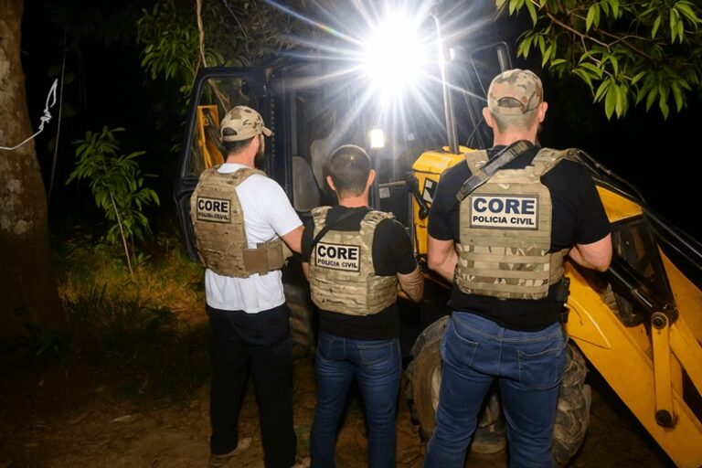 Polícia Civil recupera retroescavadeira furtada da Prefeitura de Rio Branco