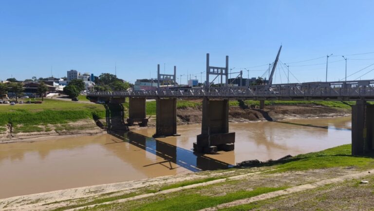 Após 14 dias sem chuva, Rio Acre atinge nível crítico de 1,82 metro em Rio Branco