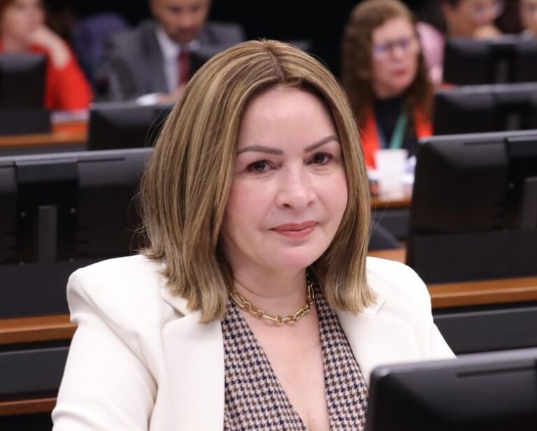 Socorro Neri aprova realização de audiência pública no Acre para debater desafios da educação rural e indígena