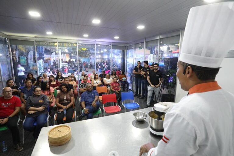 Sabores da Amazônia e da Bahia se encontram em aulas-show na Expoacre 2025