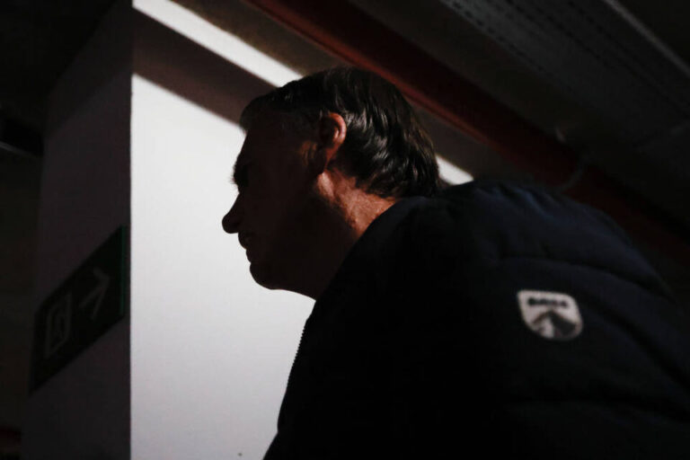 Prisão preventiva de Bolsonaro chegou a ser cogitada no STF, e tornozeleira foi alternativa