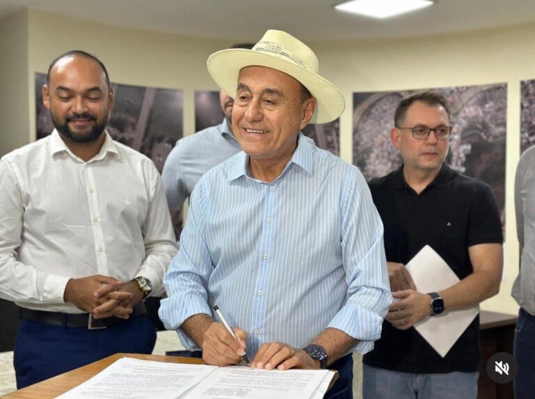 Bocalom sanciona pacote de leis com foco em justiça social e políticas públicas
