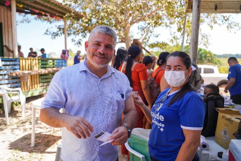 Prefeito Sérgio Lopes se vacina e reforça importância da prevenção contra o sarampo