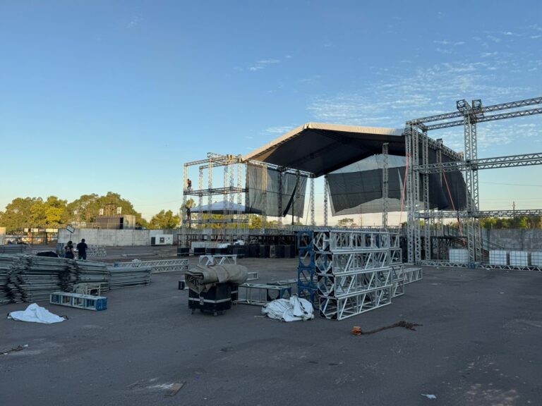Arena de shows da Expoacre começa a ser montada; entrada será gratuita em todas as noites
