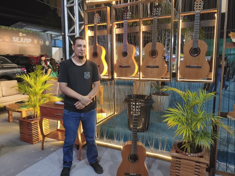 Na Expoacre, Iapen expõe violões fabricados por detentos no projeto Som da Liberdade