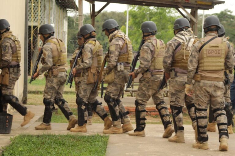 Polícia realiza operação para desarticular facções e comunicação de dentro dos presídios acreanos