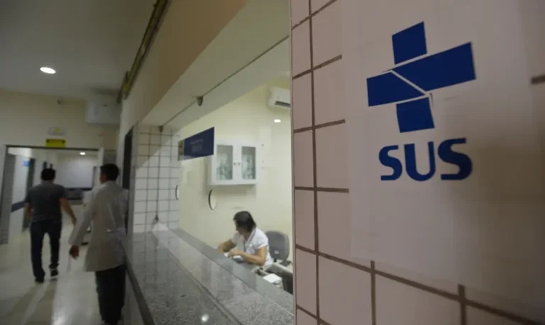 Agência do SUS abre processo seletivo com 130 vagas e salário de até R$ 16 mil