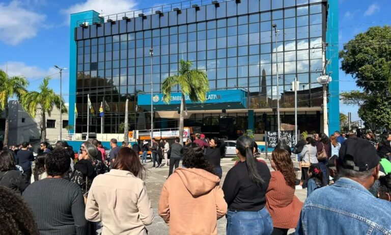 Servidores realizam ato unificado em Rio Branco com indicativo de greve geral
