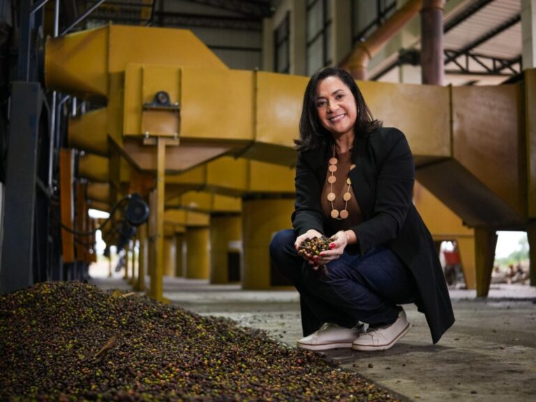 Em Mâncio Lima, vice-governadora Mailza visita complexo industrial de café e reforça apoio à produção rural