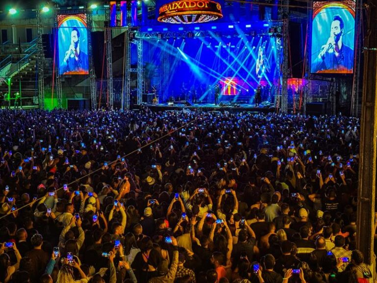 Confira a galeria de fotos da segunda noite da Expoacre Juruá com Gusttavo Lima