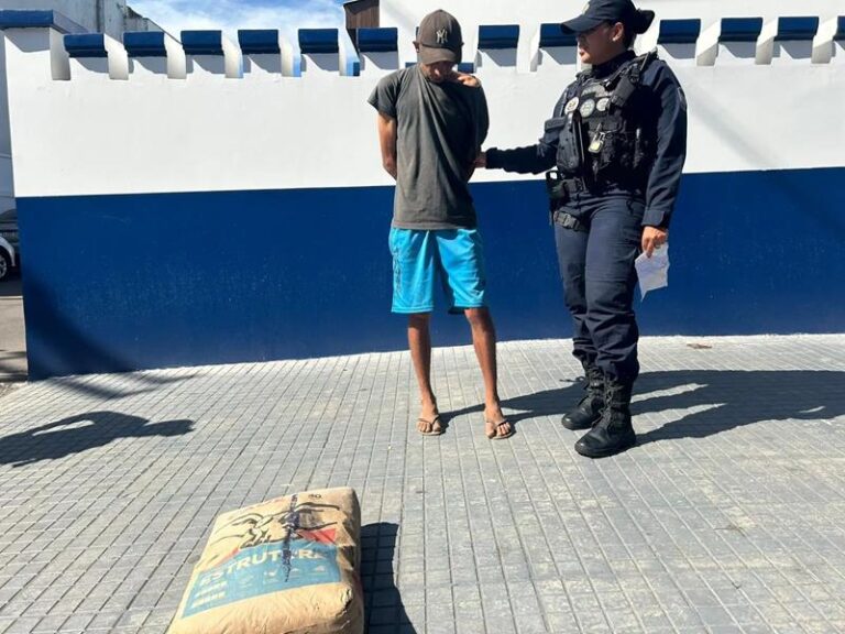 Polícia aborda homem com cimento no centro de Rio Branco e apura origem do material