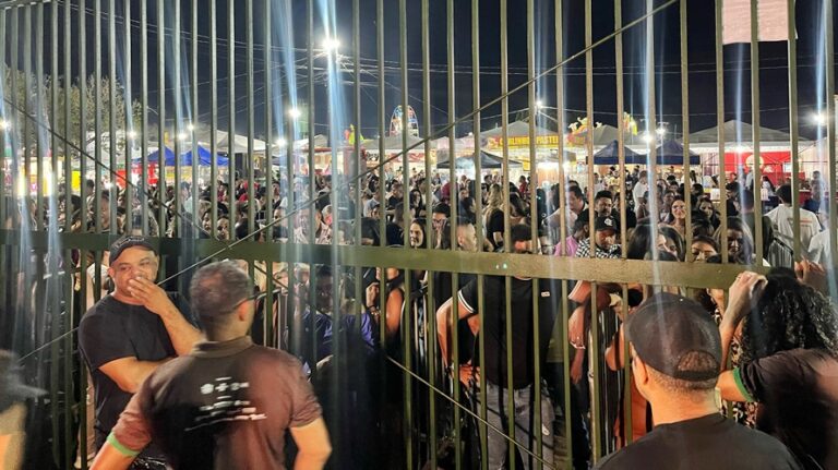 Público já forma fila para o show de Gusttavo Lima na segunda noite da Expoacre