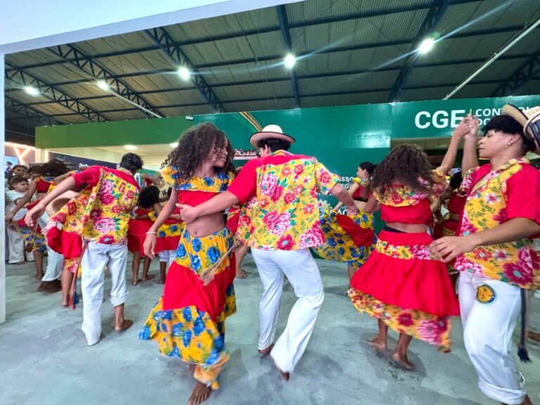 Centro Axé Capoeira leva cultura e inclusão social à segunda noite da Expoacre 50 anos