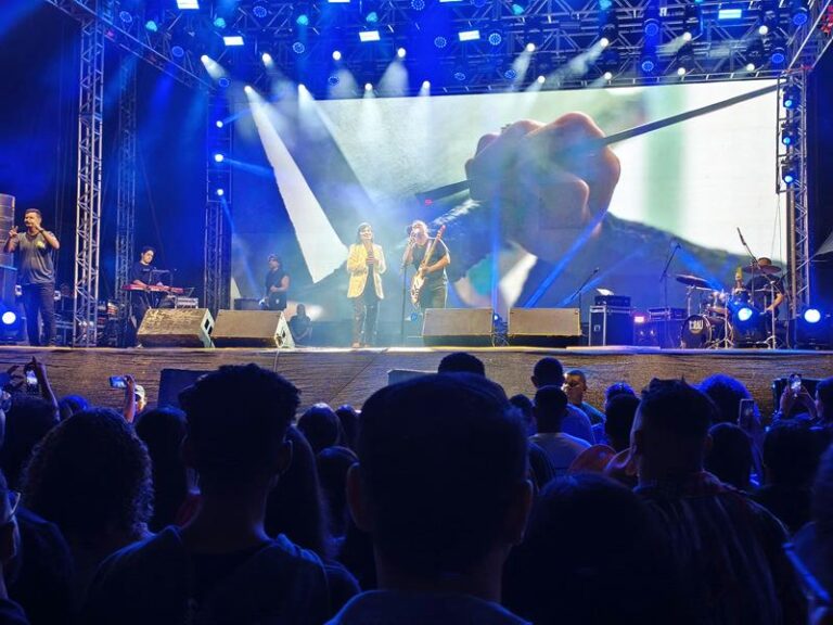 Milhares de fiéis lotam show de Fernanda Brum na Expoacre: momento de louvor e adoração contagia o público evangélico
