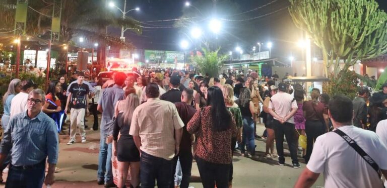 Quinta noite da Expoacre é marcada por grande público; fãs lotam show de Matheus & Kauan