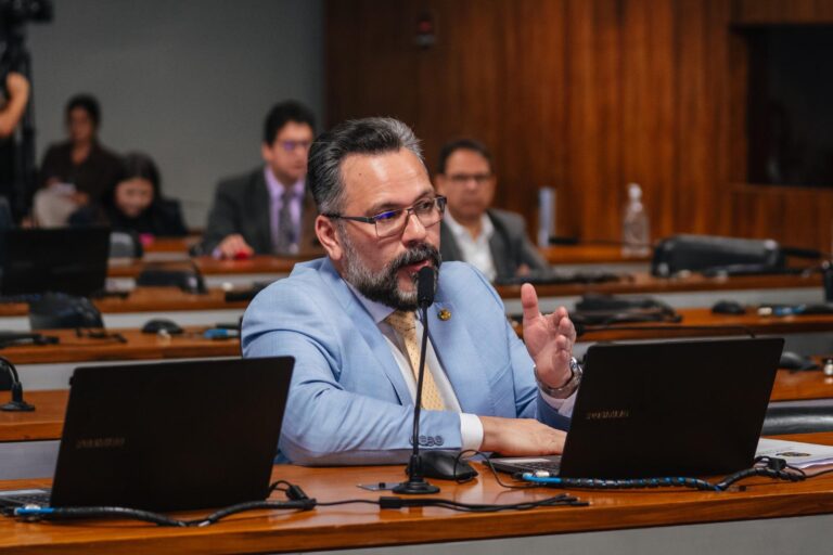 Alan Rick subscreve requerimento e cobra ação da Prefeitura de Rio Branco sobre projeto de saneamento