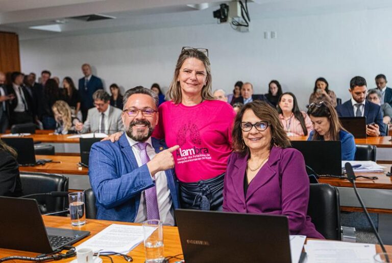 Projeto do senador Alan Rick que isenta do IR mulheres com doença rara avança no Senado