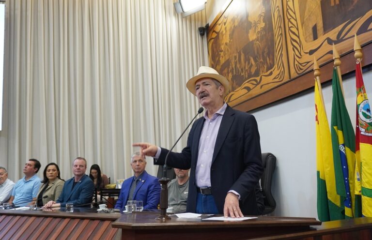 ‘O Acre precisa conciliar proteção ambiental e desenvolvimento’, defende Aldo Rebelo em discurso na Aleac