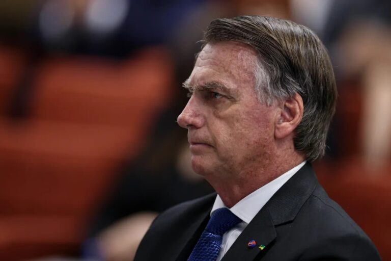 Aliados de Bolsonaro dizem que prisão é ‘absurdo jurídico’, enquanto tom é de comemoração entre governistas