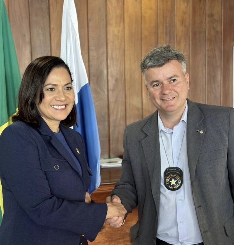Mailza articula com Receita Federal no Rio ampliação de doações para famílias em vulnerabilidade no Acre