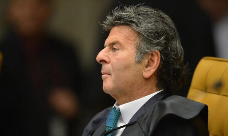 Fux diverge, mas Primeira Turma confirma tornozeleira para Bolsonaro