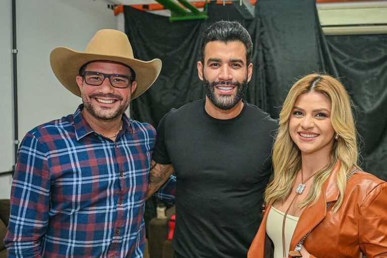 Ao lado da namorada, Gladson encontra Gusttavo Lima e presenteia cantor com produtos do AC