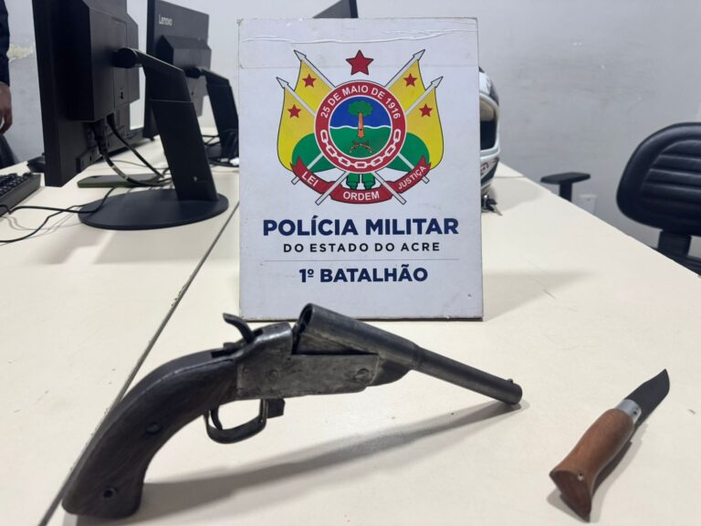 Polícia Militar prende assaltante em parada de ônibus, em Rio Branco
