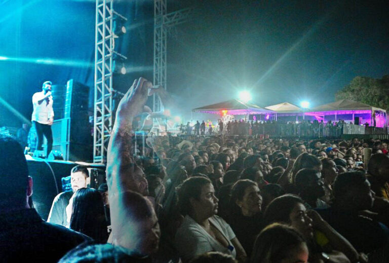 Procon notifica empresa que vendeu camarotes do show do Gusttavo Lima na Expoacre