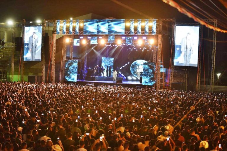 Raça Negra abre shows nacionais da Expoacre Juruá e leva público ao delírio com sucessos que marcaram época