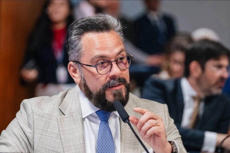 Alan Rick defende projeto que amplia isenção de taxas de instalação de internet em áreas rurais