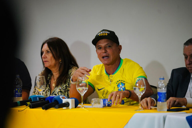 Márcio Bittar critica prisões arbitrárias e defende união da base conservadora em coletiva no Acre