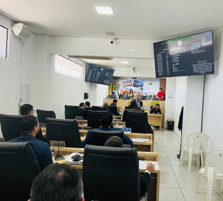 Vereadores da base do prefeito votam contra afastamento de urgência do superintendente da RBTrans
