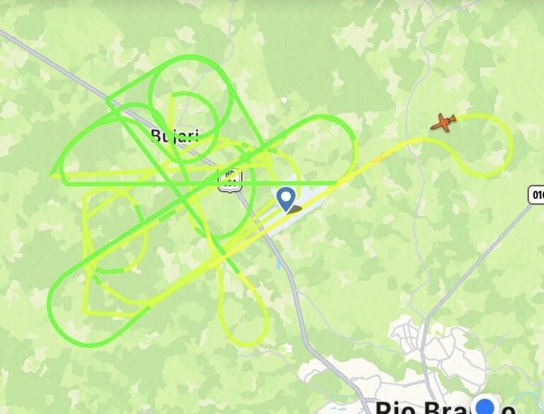 Aeronave da FAB faz voos rasantes sobre região do Bujari e aeroporto de Rio Branco