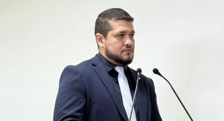 Vereador Moacir Júnior destaca avanços e cobra celeridade na recuperação do calçadão do Mercado Velho