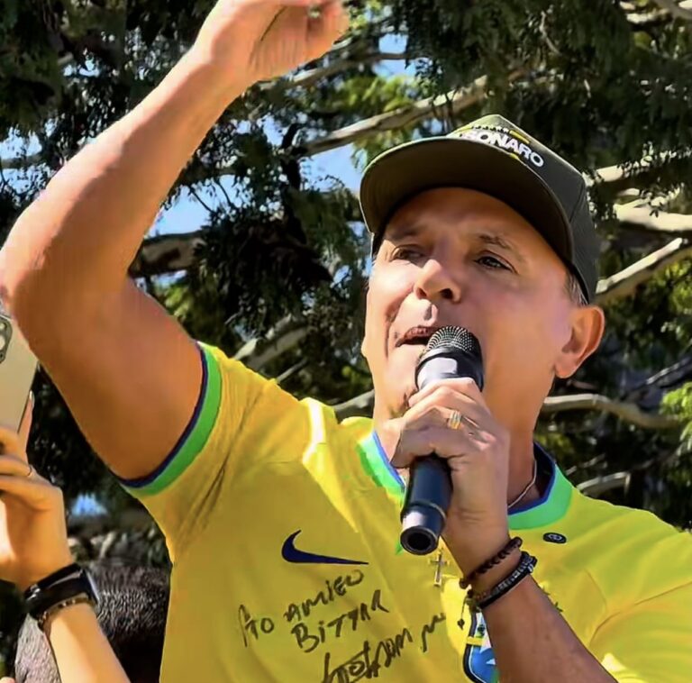 “O verdadeiro golpe é não ter Bolsonaro na eleição do ano que vem”, diz Bittar em ato pró-anistia em Brasília