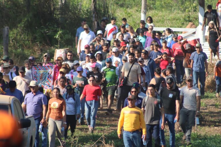 Milhares de fiéis lotam romaria de Santa Raimunda do Bom Sucesso, em Assis Brasil