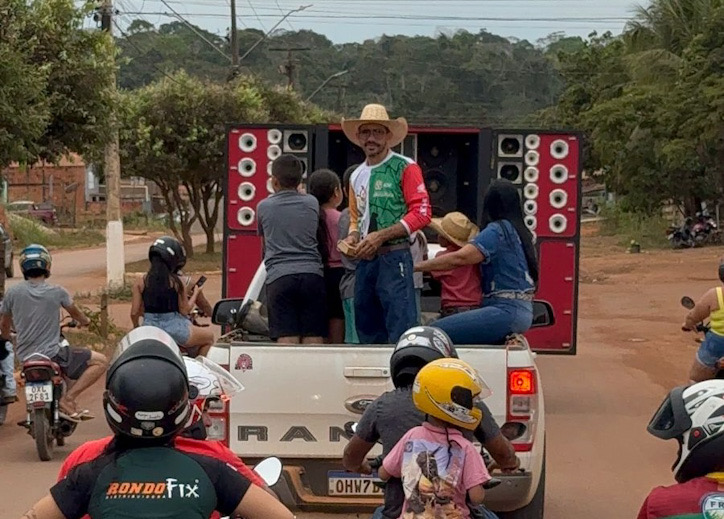 Campeão do Rodeio da Expoacre, João Peres, é recebido com festa com direito a carreata em Nova Califórnia