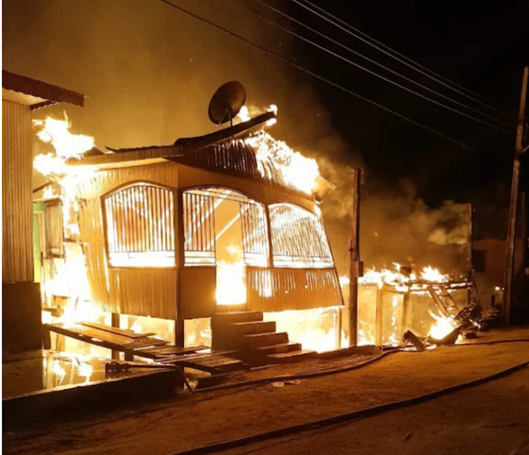 Quatro casas são destruídas por incêndio de grandes proporções em Tarauacá