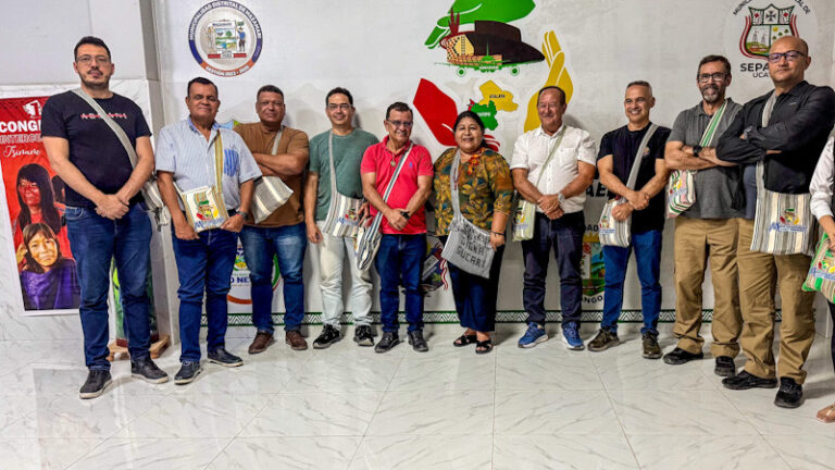 Em reunião com prefeitos peruanos, Gonzaga e comitiva acreana debatem integração entre Acre e Peru