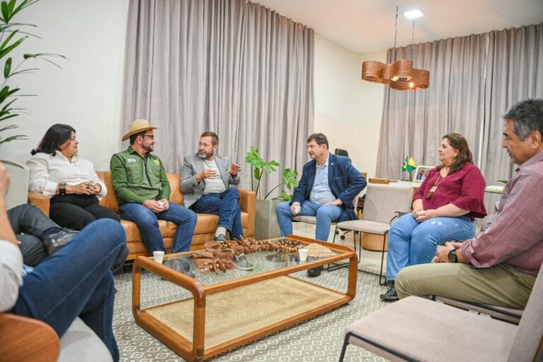 Governador Gladson Camelí e representantes da Mútua discutem logística e transporte no Acre