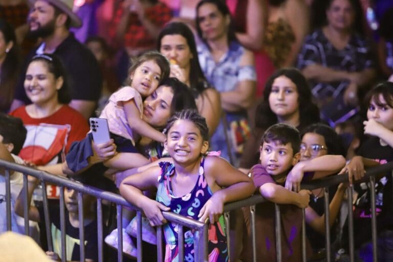 Emoção e encantamento marcam primeira noite de shows infantis na Expoacre