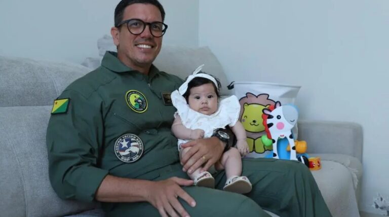 Nas nuvens da paternidade, primeiro Dia dos Pais de um piloto tem novas rotas de amor e responsabilidade