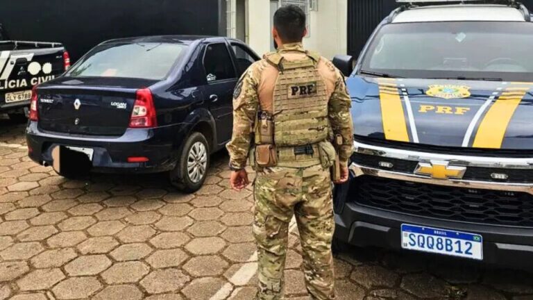 Carro roubado é apreendido pela PRF durante patrulhamento na BR-364, em Rio Branco