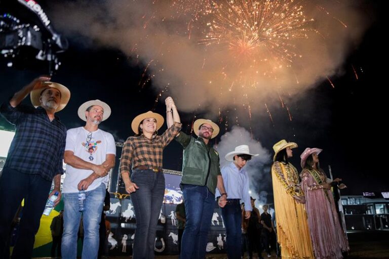 Na final do rodeio, Mailza garante continuidade de espaço inclusivo para autistas e PCDs na Expoacre e reafirma combate ao feminicídio