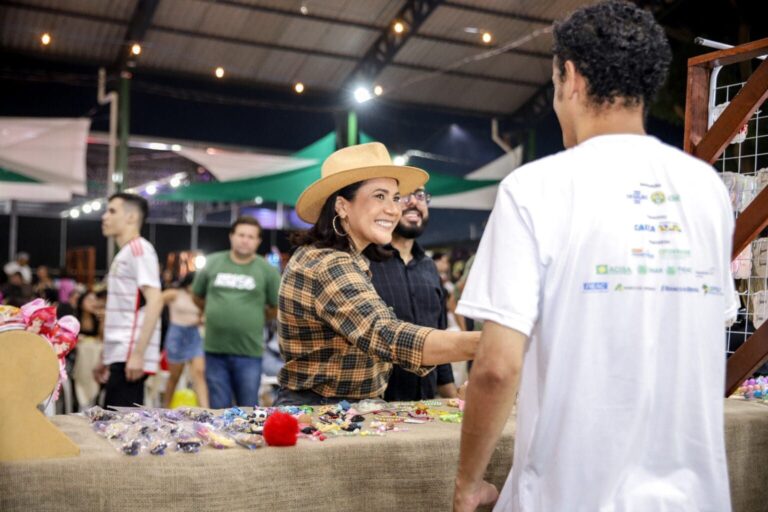 Vice-governadora Mailza Assis destaca força da economia acreana durante visita à Expoacre 2025