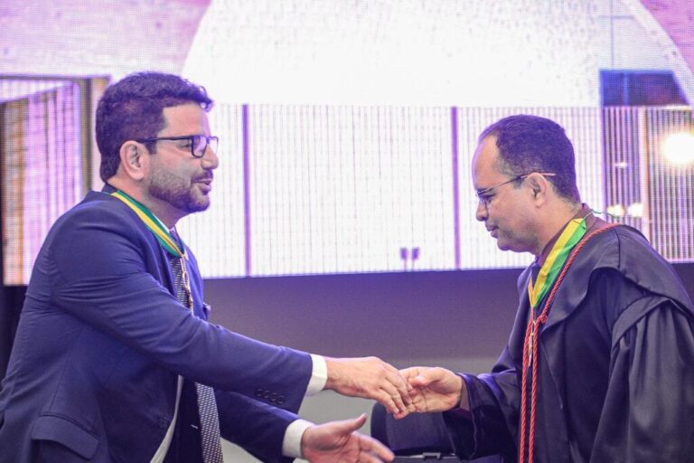 Gladson é condecorado com Medalha do Mérito da Justiça Eleitoral por sua contribuição ao fortalecimento da democracia