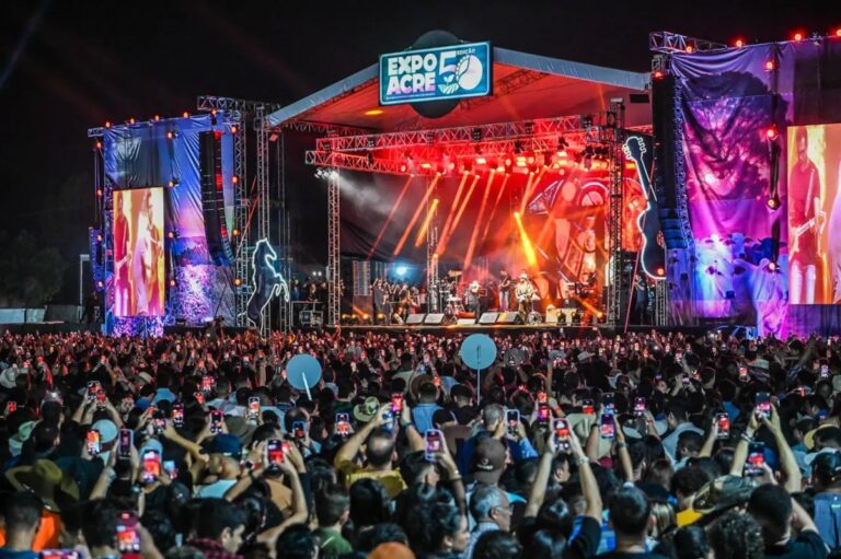 Fãs lotam show de Jorge & Mateus no encerramento da Expoacre 2025, em Rio Branco
