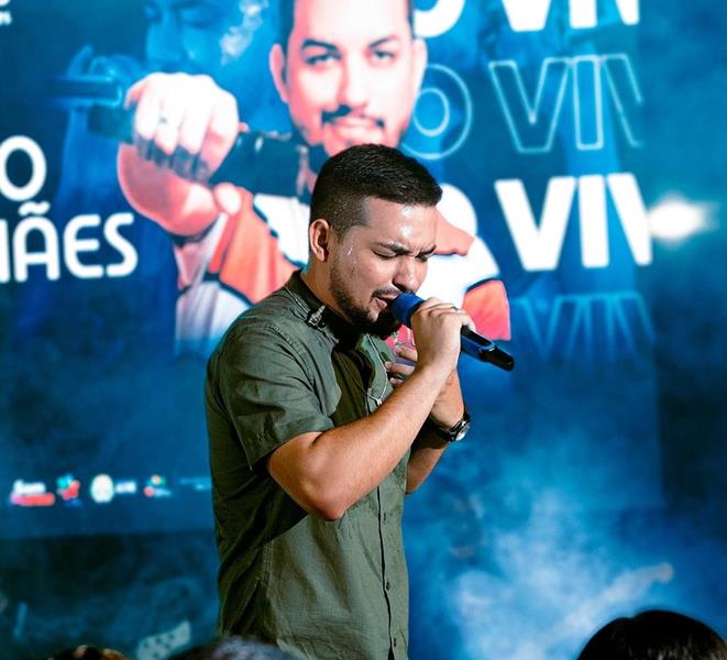 Cantor acreano Íthalo Magalhães lança videoclipe do show autoral Vestígios Ao Vivo