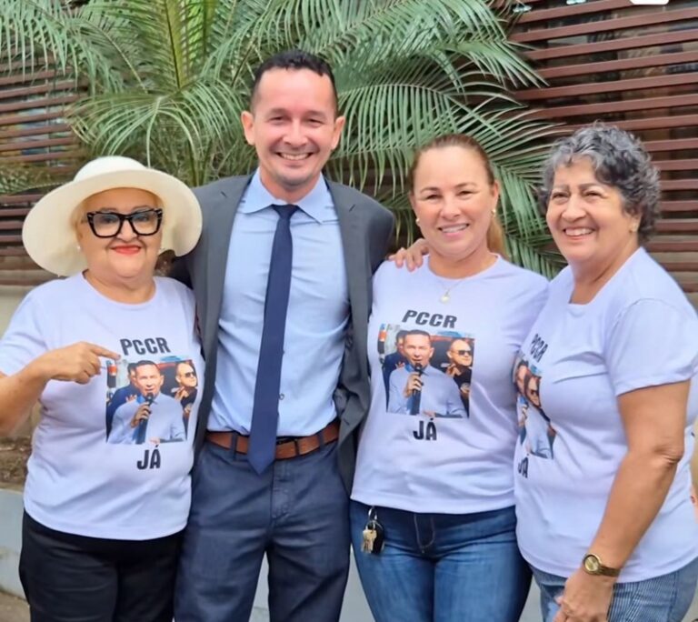 Adailton Cruz apoia servidores da Saúde em protesto por agilidade no PCCR