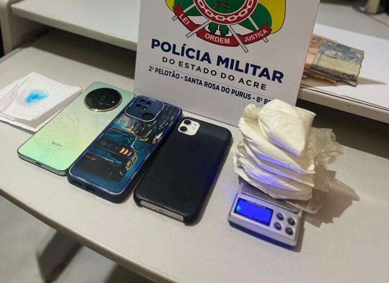 PM prende 4 pessoas transportando cocaína em embarcação no interior do Acre